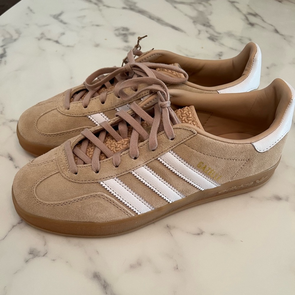 NWT adidas Originals Gazelle Indoor Sneakers in light brown